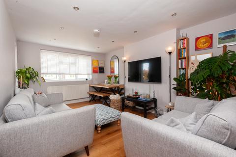 3 bedroom apartment for sale, Brick Farm Close, Richmond