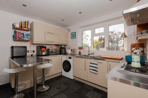 3 bedroom apartment for sale, Brick Farm Close, Richmond