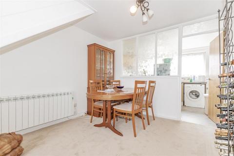 64 Carlton Road, Erith, DA8 1DS