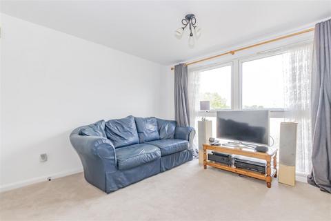 64 Carlton Road, Erith, DA8 1DS