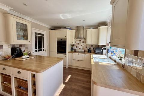 3 bedroom detached house for sale, Parklands Avenue, Cowes