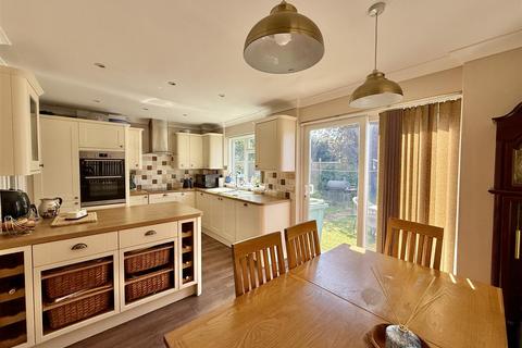 3 bedroom detached house for sale, Parklands Avenue, Cowes