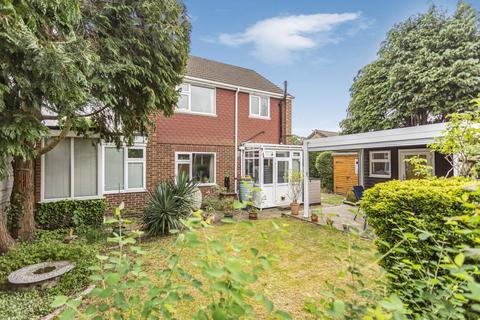 3 bedroom detached house for sale, Glenmore Close, Surrey KT15