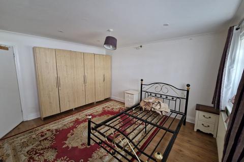 2 bedroom bungalow to rent, Upper Sutton Lane, Hounslow, TW5
