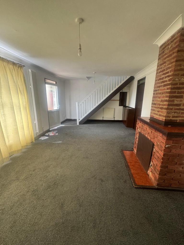 A Lovely 4 Bedroom House to Let in Chigwell, IG7