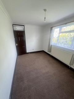 4 bedroom terraced house to rent, Manford Close, IG7