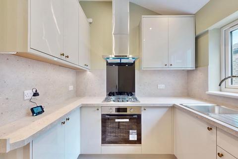 3 bedroom maisonette to rent, Manor Park, London E12
