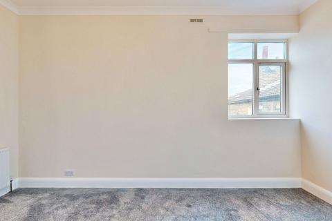 3 bedroom maisonette to rent, Manor Park, London E12