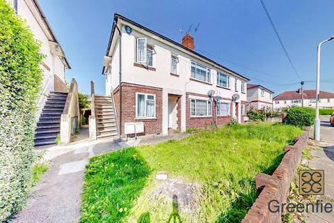 12a Northdown Close, Ruislip, HA4 6JZ