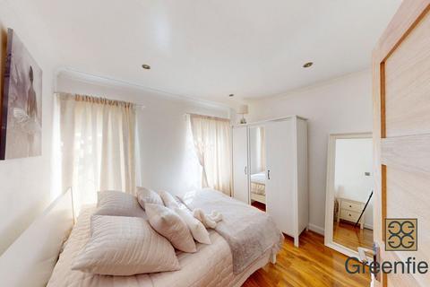 12a Northdown Close, Ruislip, HA4 6JZ