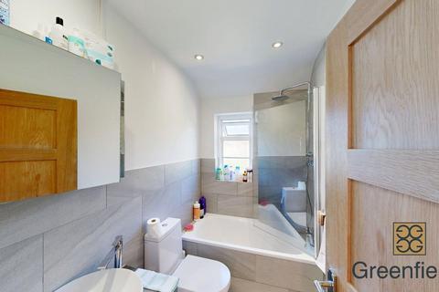 12a Northdown Close, Ruislip, HA4 6JZ