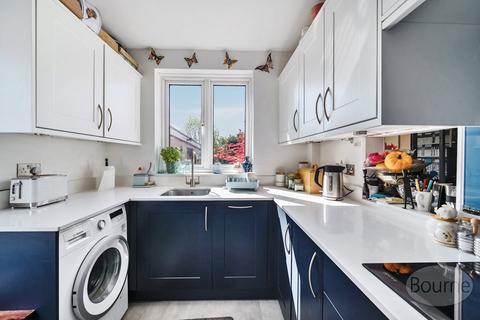 4 Dynevor Place, Fairlands, Guildford, GU3 3JL