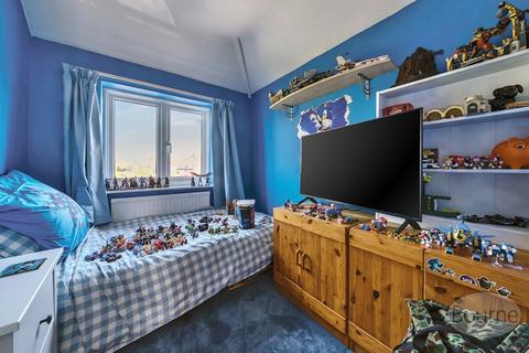 4 Dynevor Place, Fairlands, Guildford, GU3 3JL
