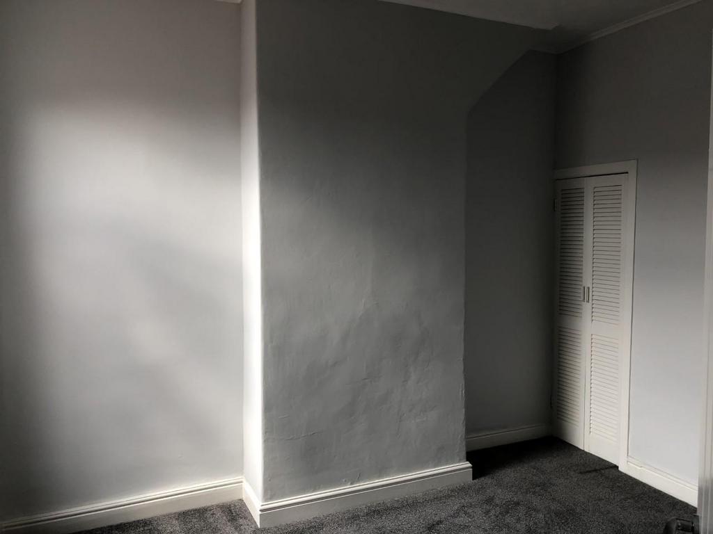 Middle bedroom.jpg