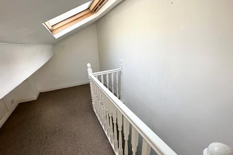 9 Brampton, Luddendenfoot, Halifax, HX2 6HR