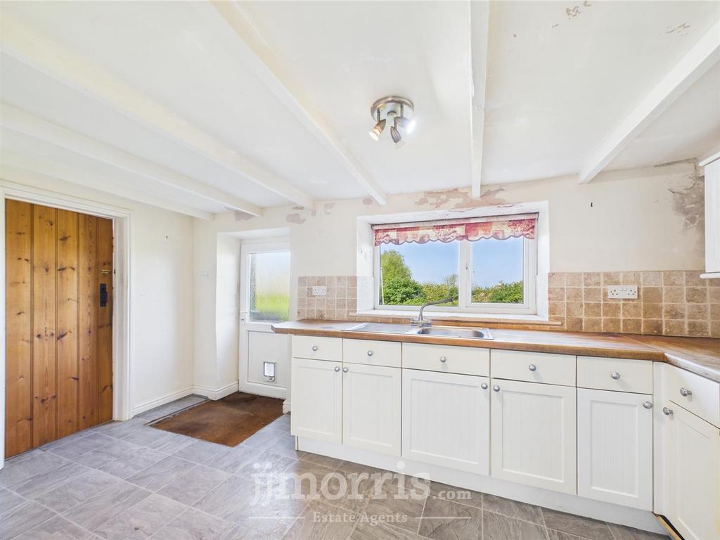 CAM02122 G0-PR0298-STILL009.jpg