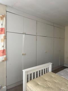 1 bedroom in a flat share to rent, Rayners Lane, Pinner HA5