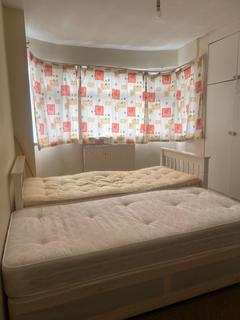 1 bedroom in a flat share to rent, Rayners Lane, Pinner HA5
