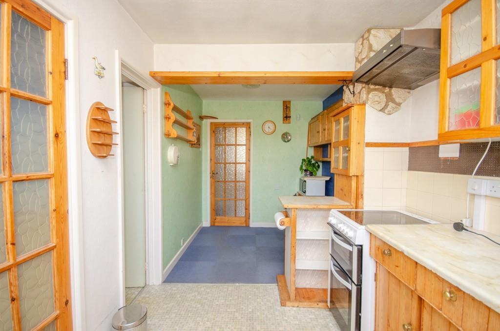 Kitchen pic 2.jpg