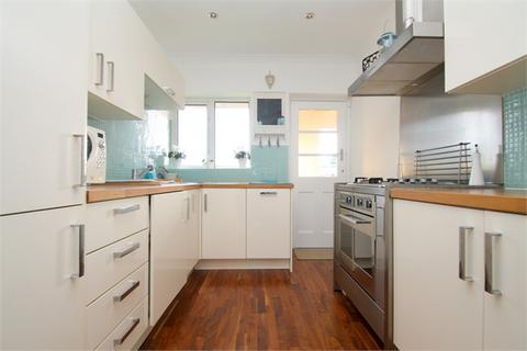 2 bedroom apartment to rent, Laleham Road, Staines-upon-Thames, TW18