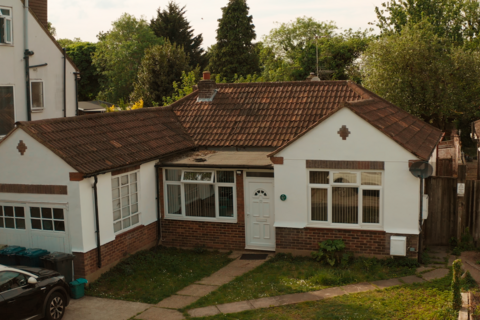 undefined, Tentelow Lane, Southall, Greater London, UB2