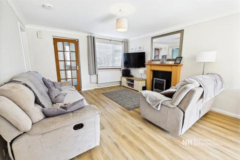 11 Angus Close, Chessington, KT9 2BW