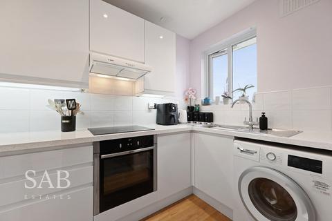 22 Hadfield Close, Southall, UB1 2XU