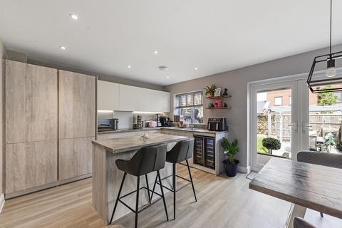 3 Baddlesmere Drive, Kings Hill, West Malling, ME19 4SG