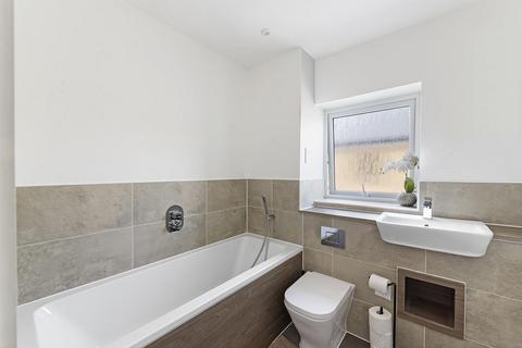 3 Baddlesmere Drive, Kings Hill, West Malling, ME19 4SG