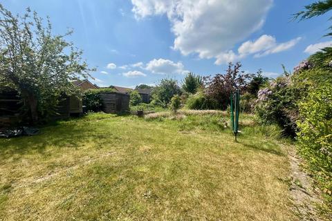 3 bedroom detached bungalow for sale, Farm Close, Yateley GU46