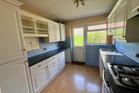 3 bedroom detached bungalow for sale, Farm Close, Yateley GU46