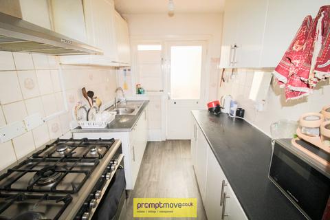 3 bedroom terraced house to rent, Runley Road Luton LU1 1TX