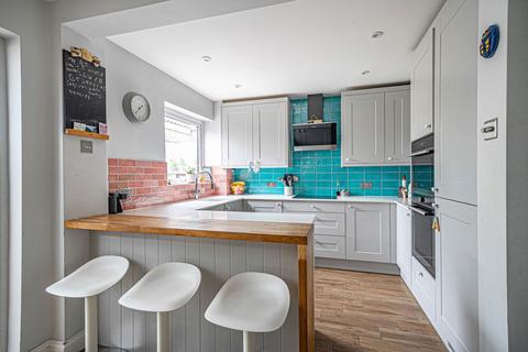 15 Highland Drive, Oakley, Basingstoke, RG23 7LF