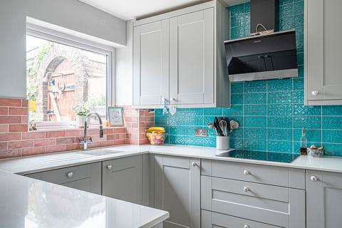 15 Highland Drive, Oakley, Basingstoke, RG23 7LF