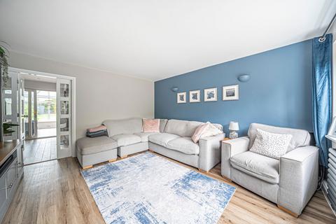 15 Highland Drive, Oakley, Basingstoke, RG23 7LF