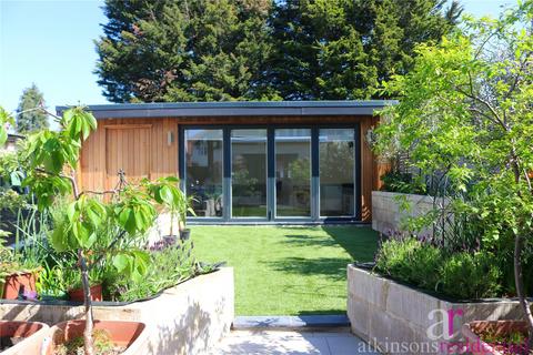 undefined, Carnarvon Avenue, Enfield, Middlesex, EN1