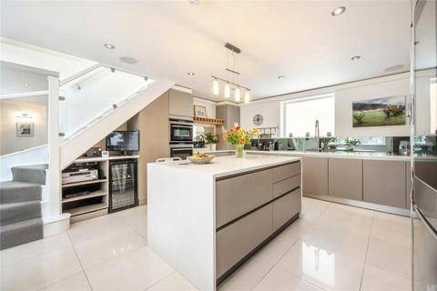 4 bedroom mews to rent, Camden, NW1 9SB