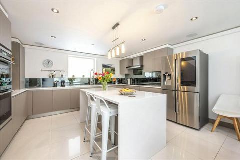 4 bedroom mews to rent, Camden, NW1 9SB