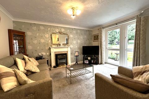 2 bedroom ground floor flat for sale, Penn Road, Wolverhampton WV4