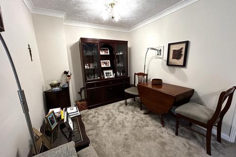 2 bedroom ground floor flat for sale, Penn Road, Wolverhampton WV4