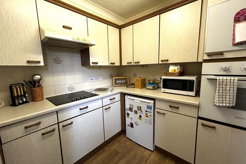 2 bedroom ground floor flat for sale, Penn Road, Wolverhampton WV4