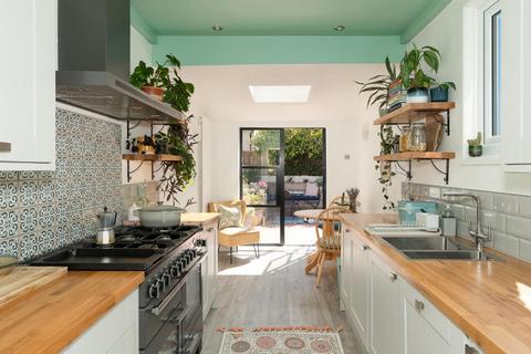 131 Luckwell Road, Bristol, BS3 3ET