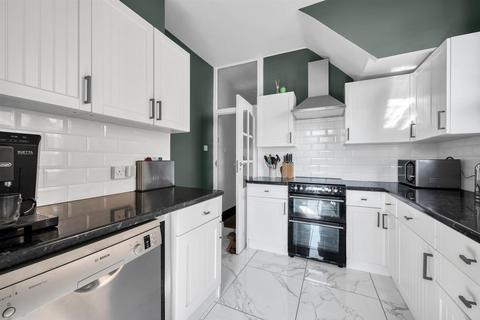 32 Bromley Gardens, Bromley, BR2 0ET