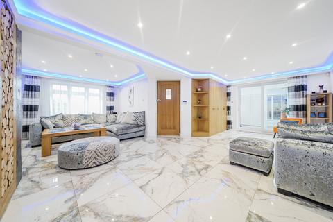 3 bedroom bungalow for sale, Oxford Road, Denham