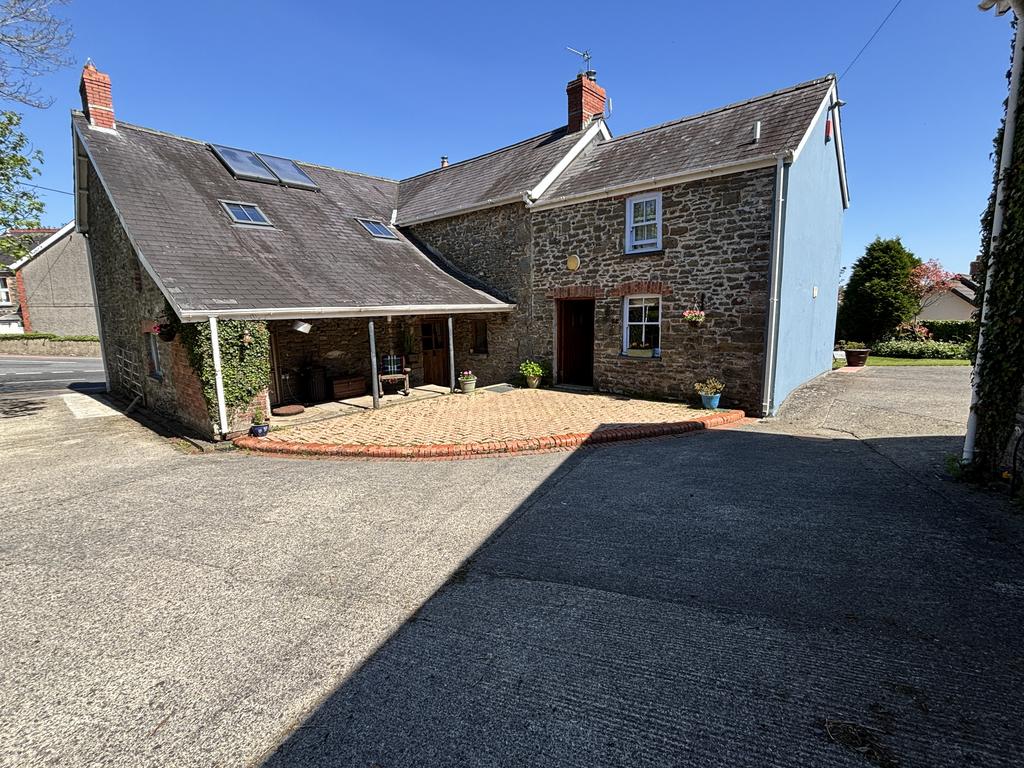 Ysgubor Bryncaerau Barn