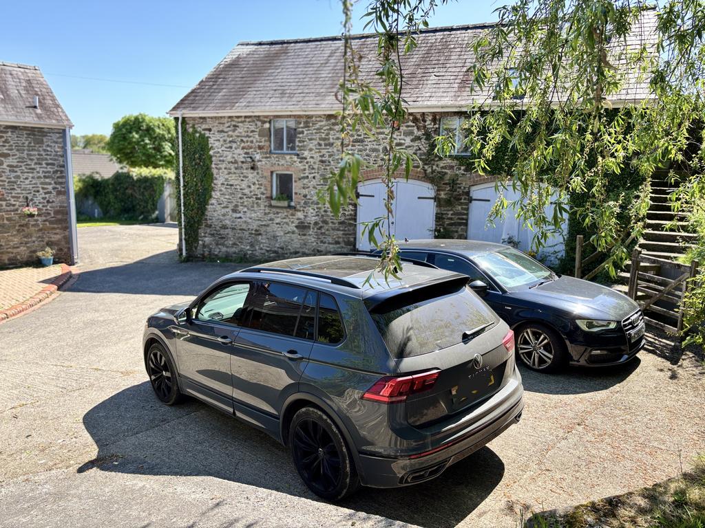 Double Garage/ Barn