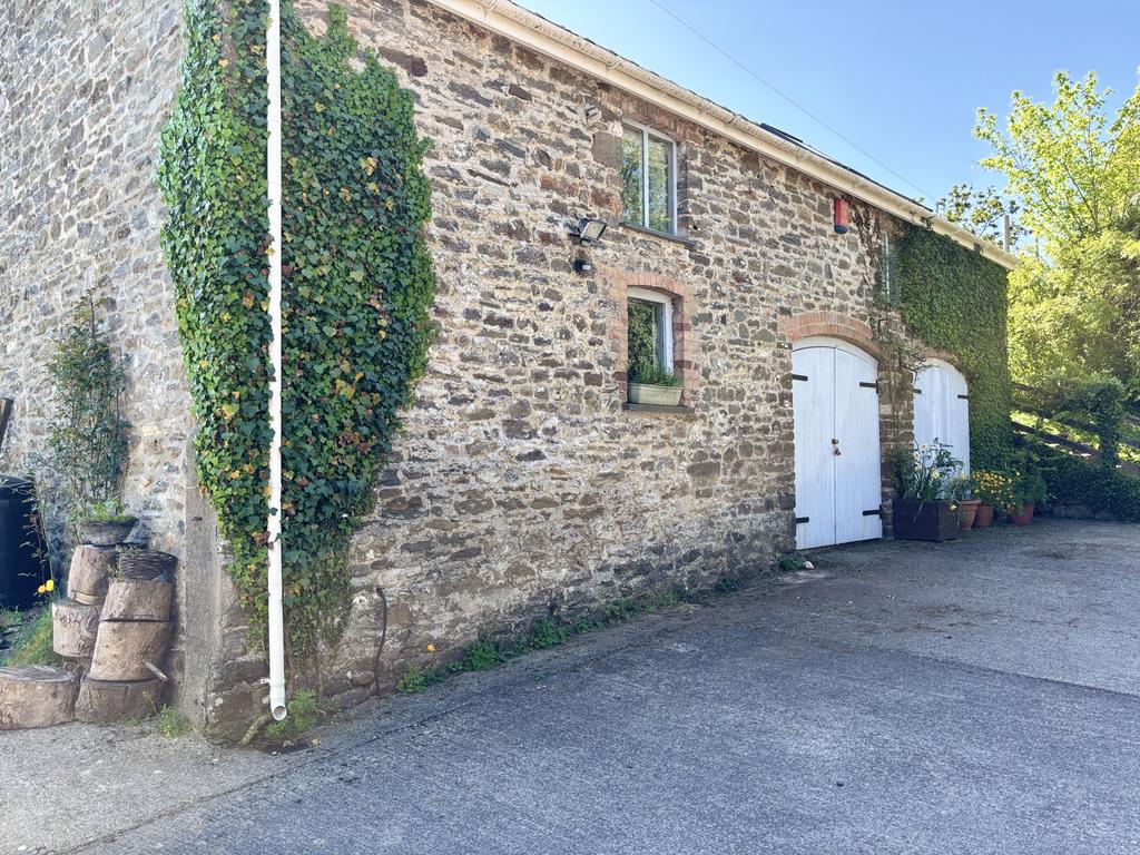Double Garage/ Barn