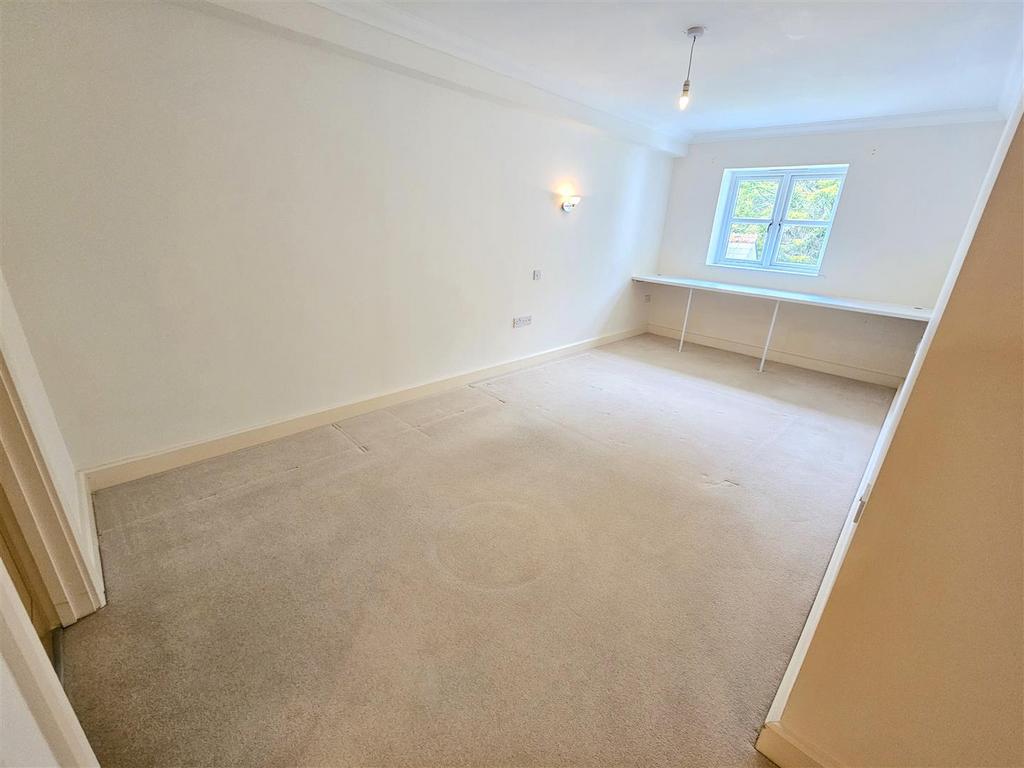 Bedroom 1.jpg