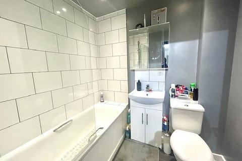 1 bedroom flat to rent, Staines Road,  Feltham,  TW14