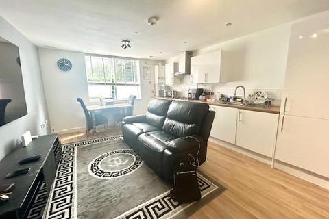 1 bedroom flat to rent, Staines Road,  Feltham,  TW14